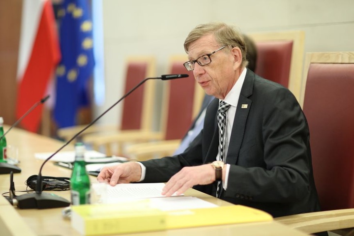  Präsident Univ.-Prof. Dr. Rudolf Thienel